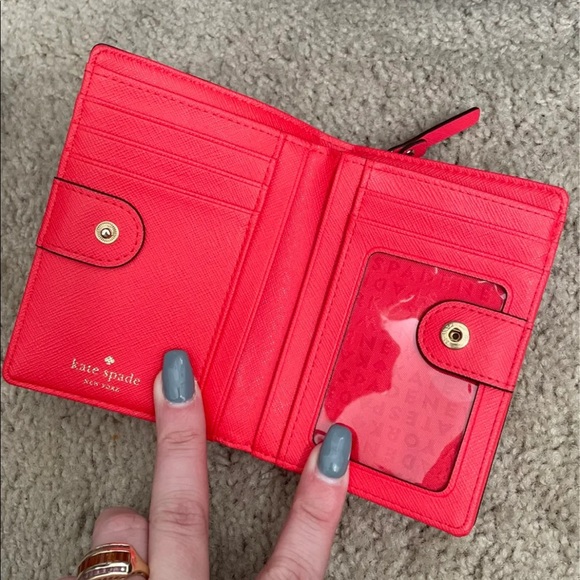 LIKE NEW KATE SPADE WALLET - Picture 4 of 8